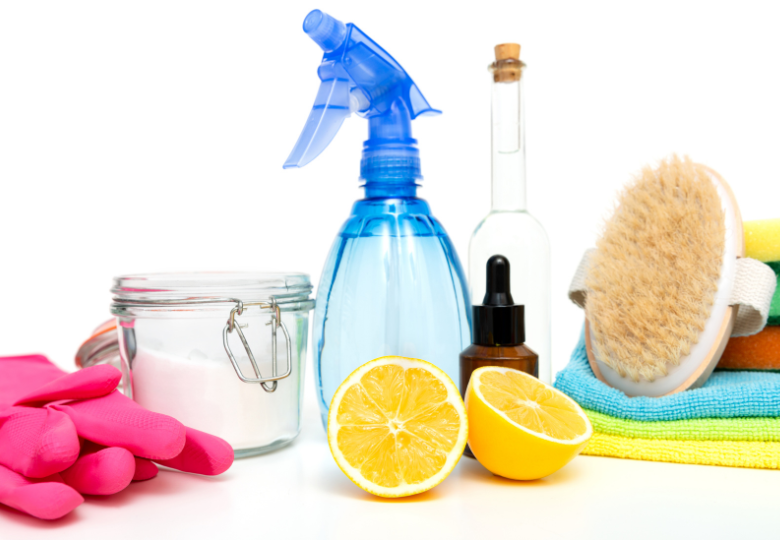 Návody na přípravu domácích čisticích prostředků s esenciálními oleji